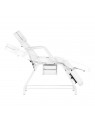 557A cosmetic chair with white cuvettes